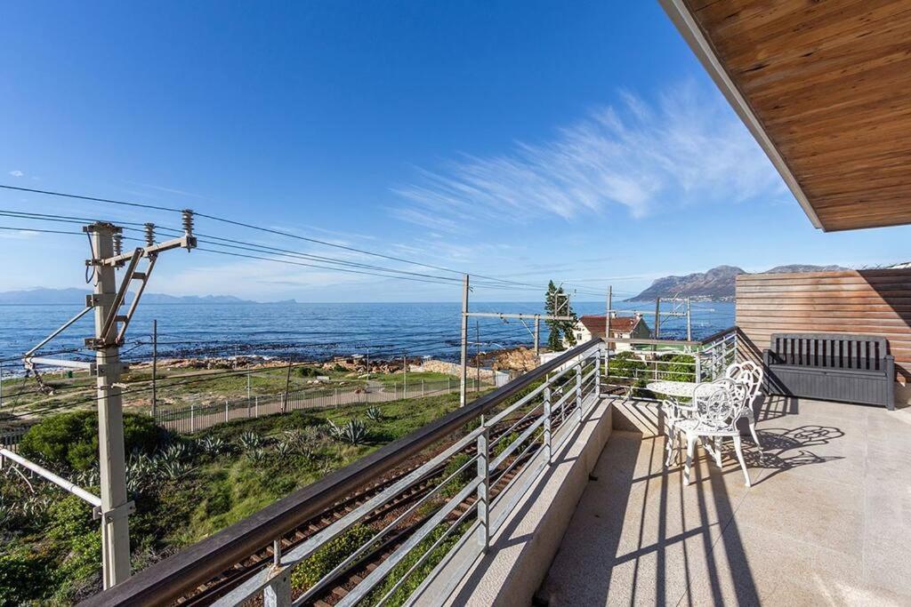 Harbour Facing Penthouse Appartement Le Cap